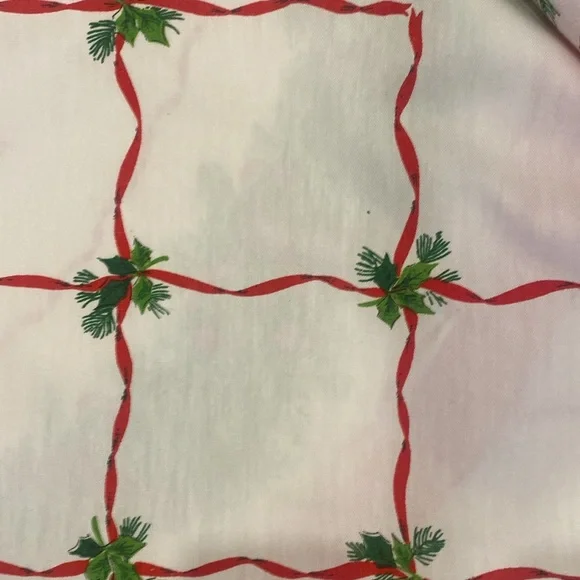 Holiday Festive Red/Green/white Oblong Tablecloth 
80 x 60 - Picture 10 of 10